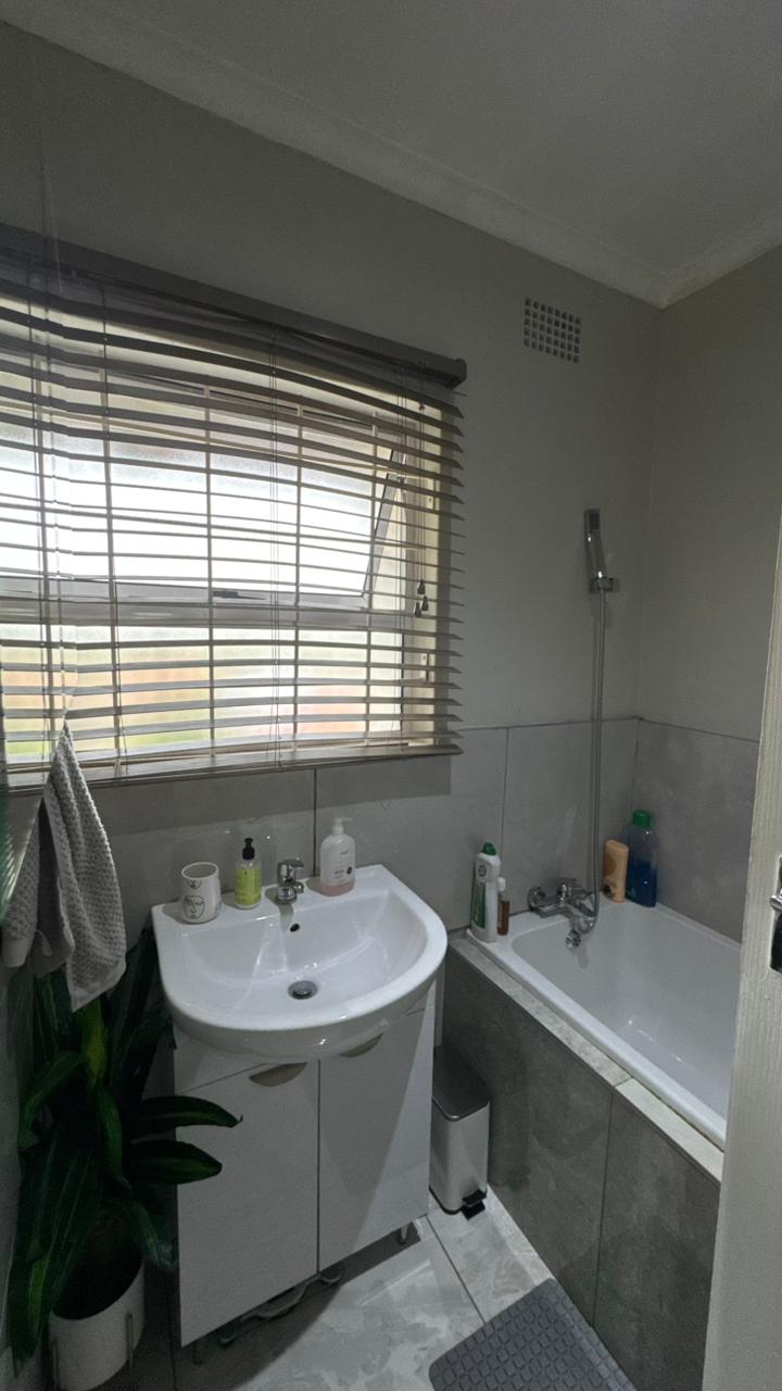 4 Bedroom Property for Sale in Cambridge West Eastern Cape